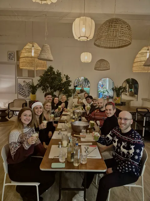 Cocktail-Workshop bei der Weihnachtsfeier des Aviando Teams